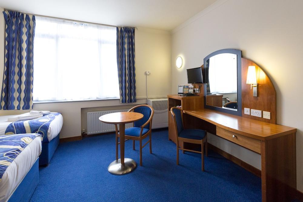 London - Wembley International Hotel Экстерьер фото