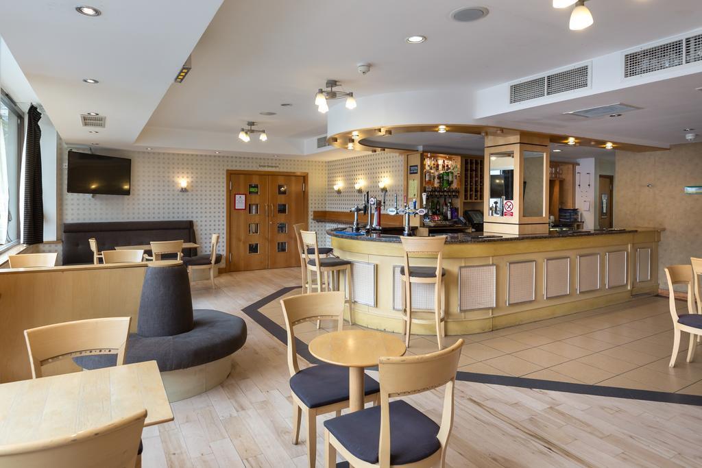 London - Wembley International Hotel Экстерьер фото