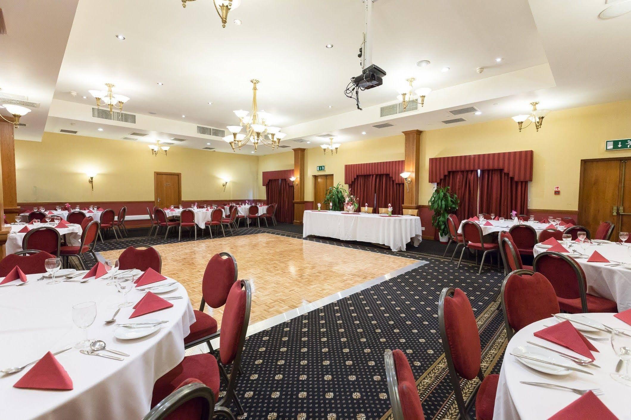 London - Wembley International Hotel Экстерьер фото