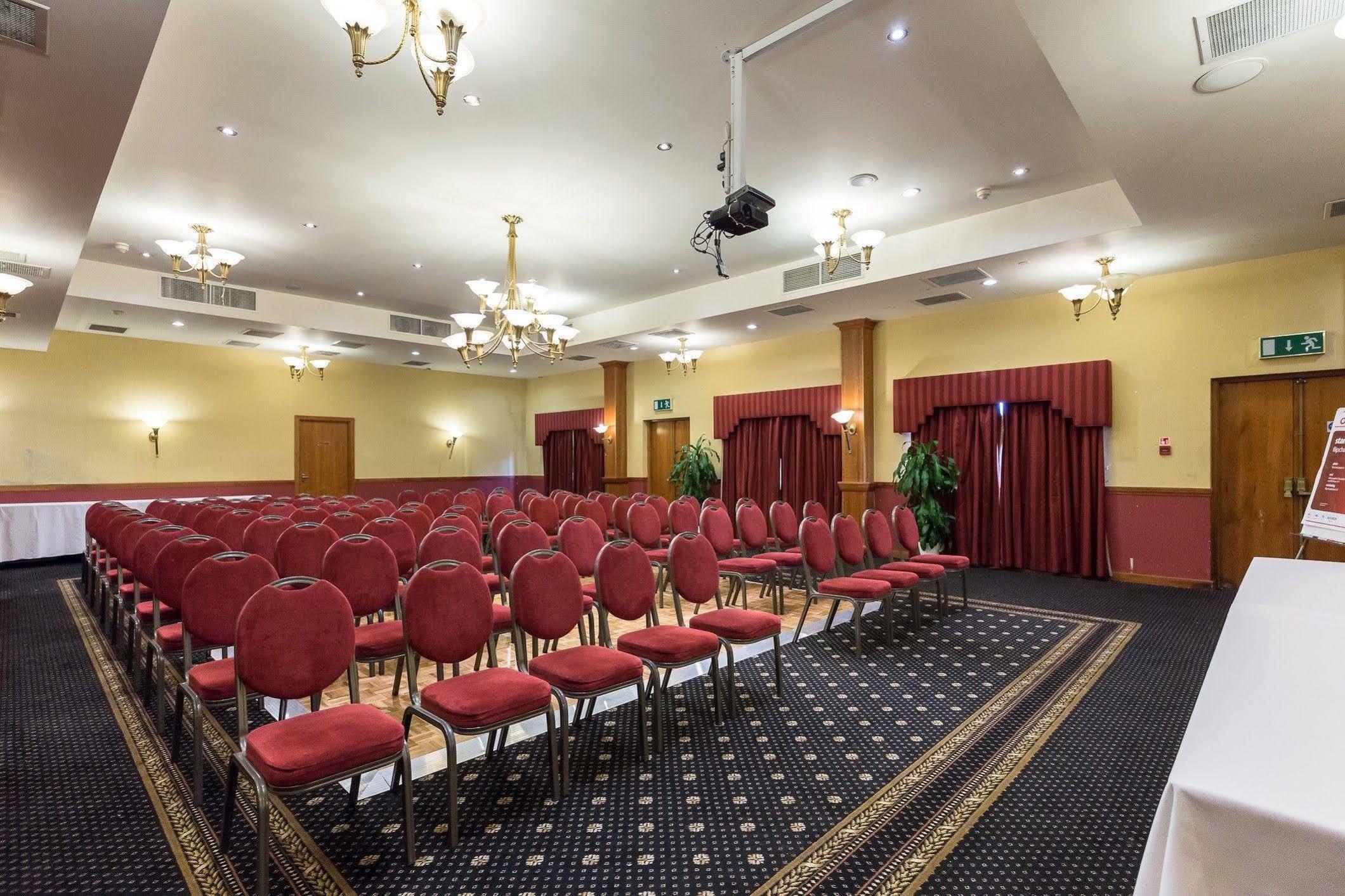 London - Wembley International Hotel Экстерьер фото