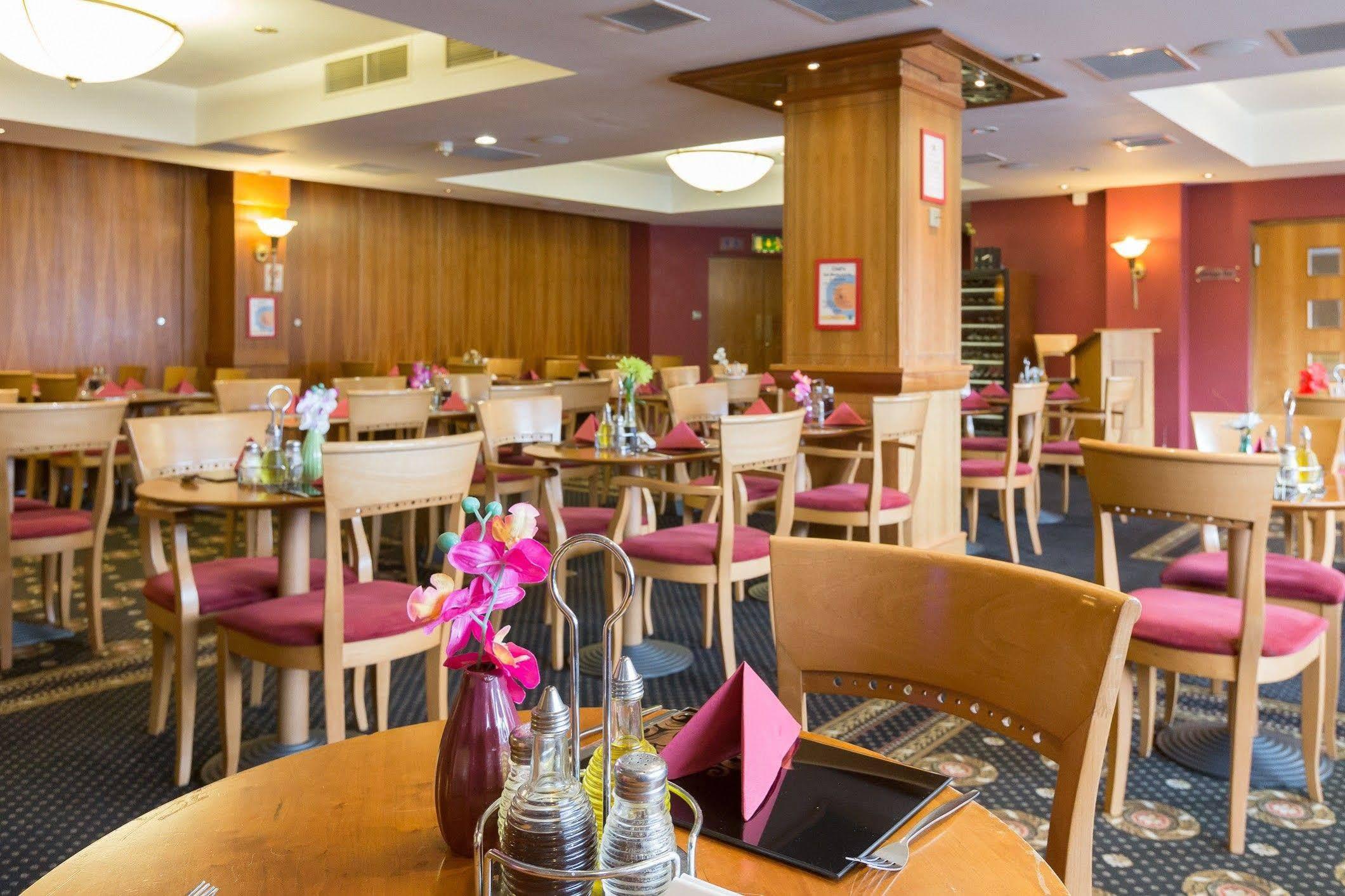 London - Wembley International Hotel Экстерьер фото